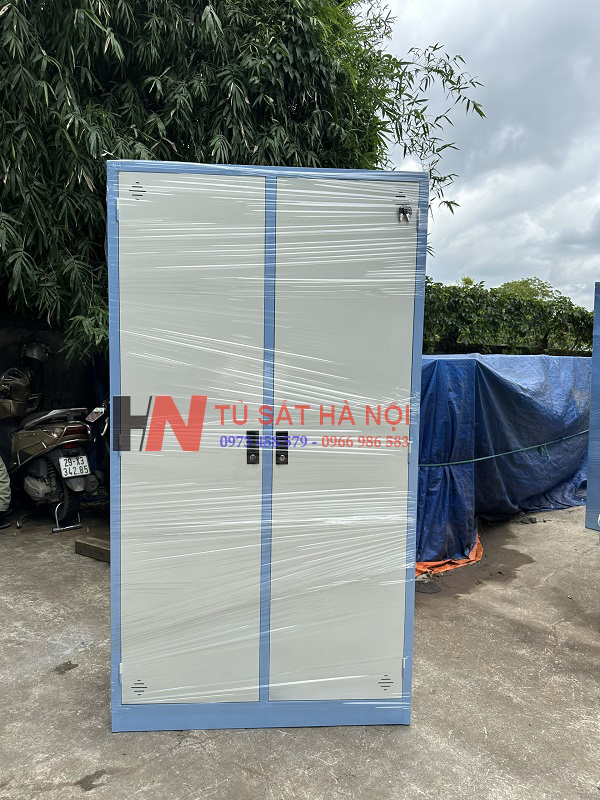 tu-sat-quan-an-ao-2-buong-thay-doi-mau-sac-xanh-trang