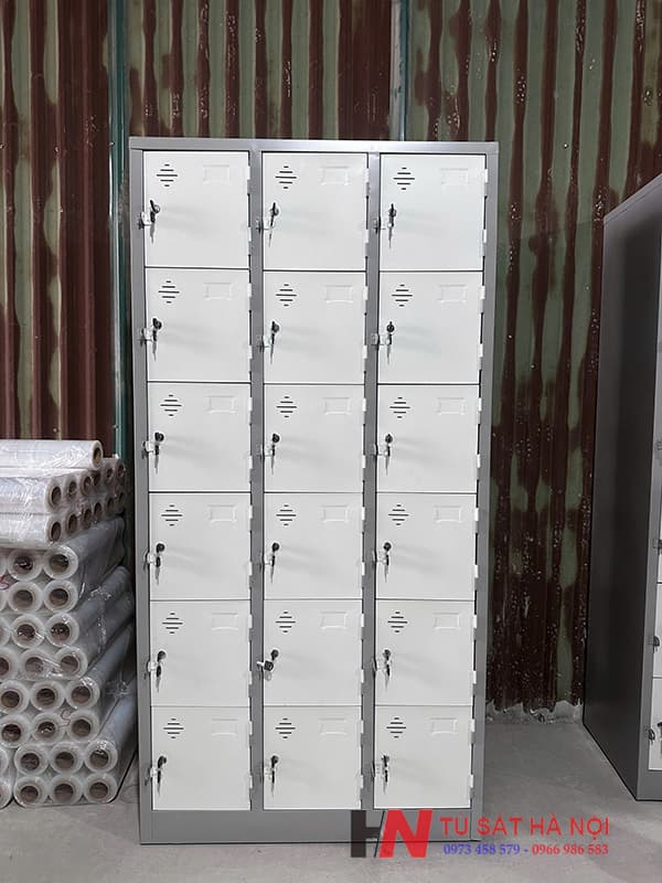 tu-sat-locker-18-ngan-phun-son-mau-trang-ghi-theo-yeu-cau
