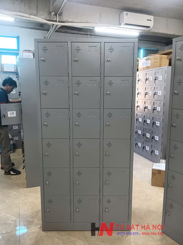 Tủ sắt locker 18 ngăn cho nh&agrave; c&ocirc;ng nghiệp