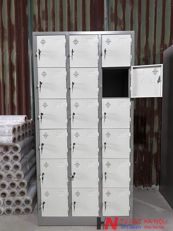 Tủ locker 18 ngăn màu trắng xám sơn theo yêu cầu