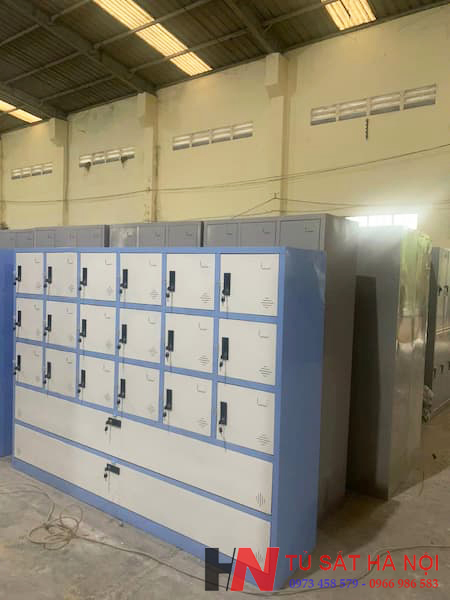 Tủ sắt mầm non 18 ngăn thêm khay để giày dép có cánh cửa