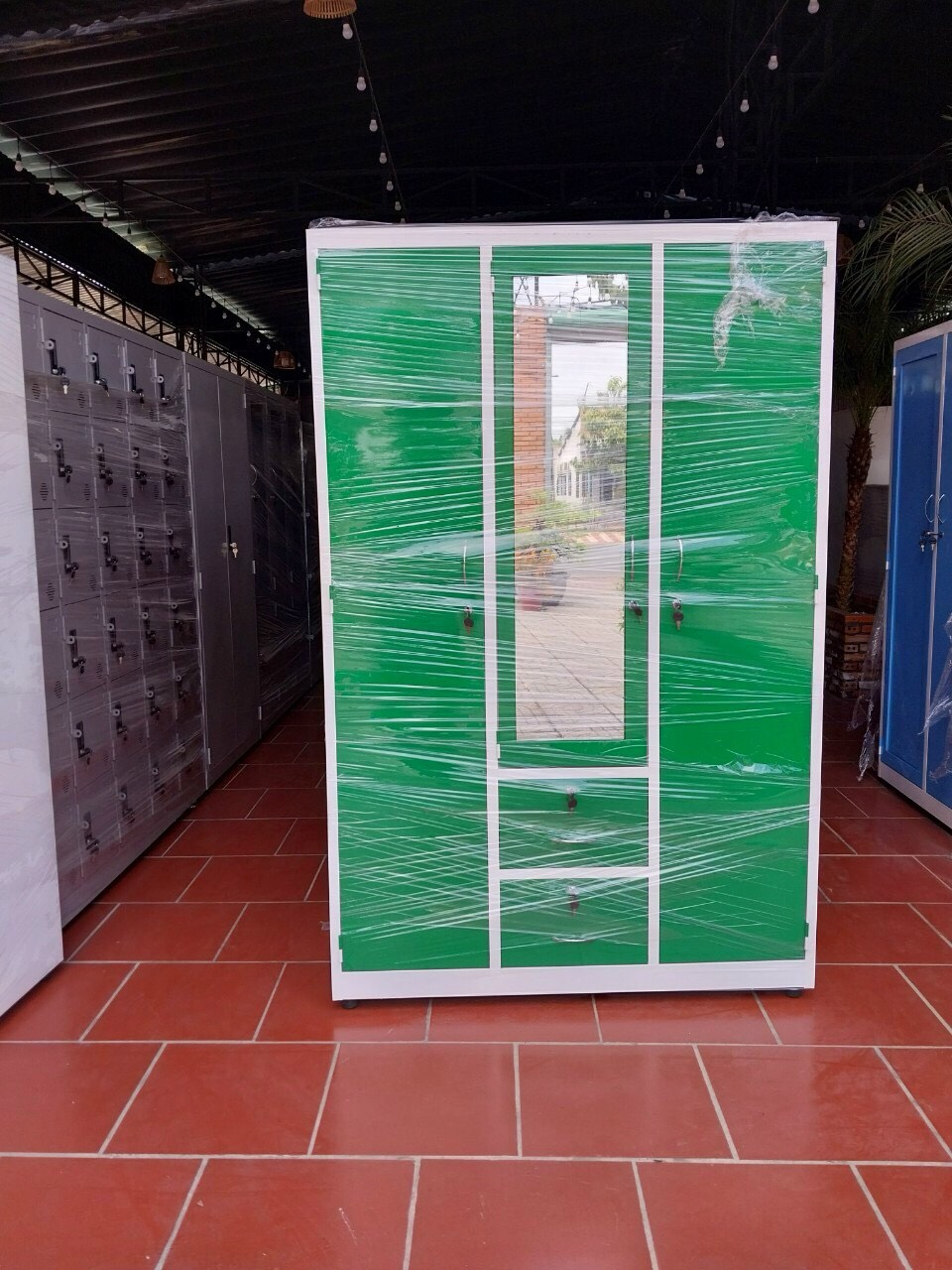 Tủ sắt quần áo màu sắc nổi bật, phù hợp với mọi không gian sử dụng